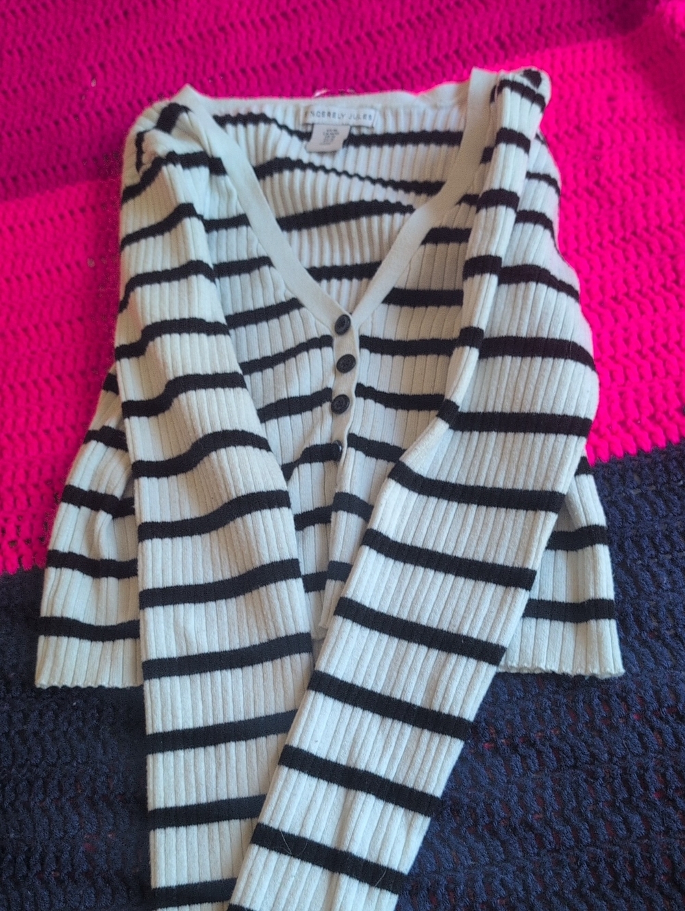 Cropped Sweater - Picture 3 of 5